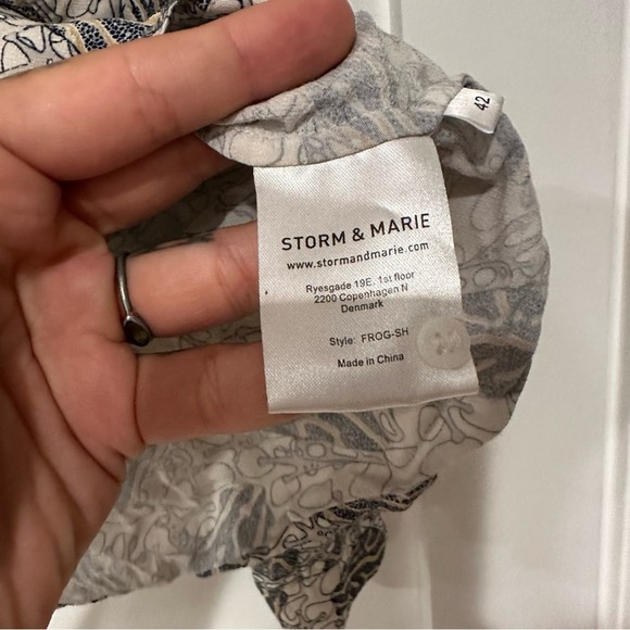 Storm & Marie Frog Print Button Front Shirt Blouse sz L - Picture 3 of 8